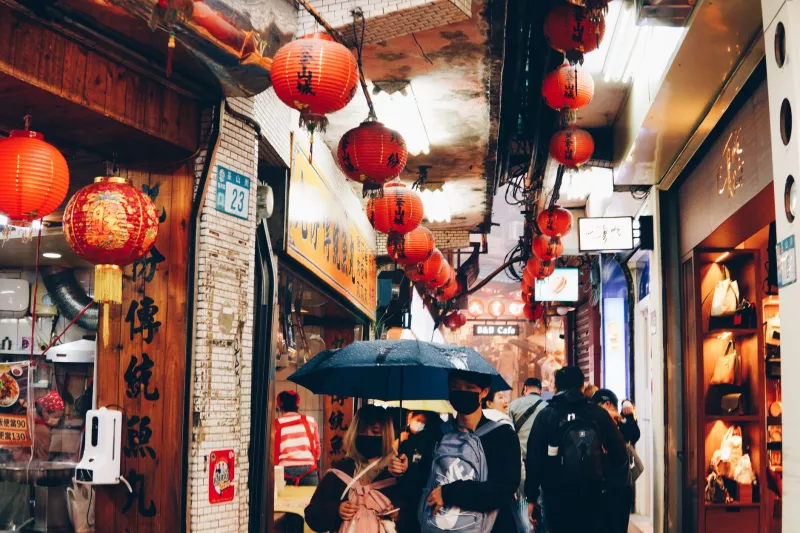 Your Brain Is Lying to You: The Subtle Culture Clashes That Catch American Travelers in China Off Guard